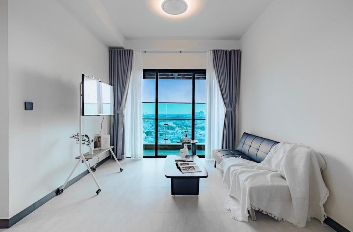 Minimal Luxury District 4 Apartment